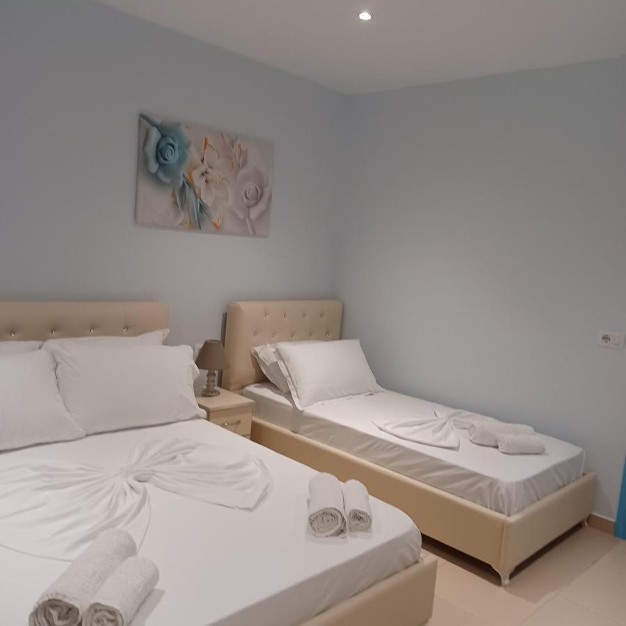 Arileo Hotel Himare Buitenkant foto