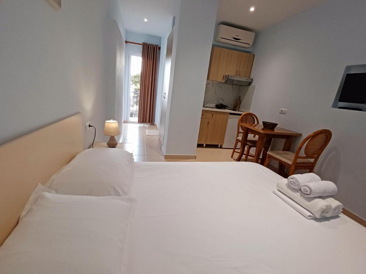 Arileo Hotel Himare Buitenkant foto