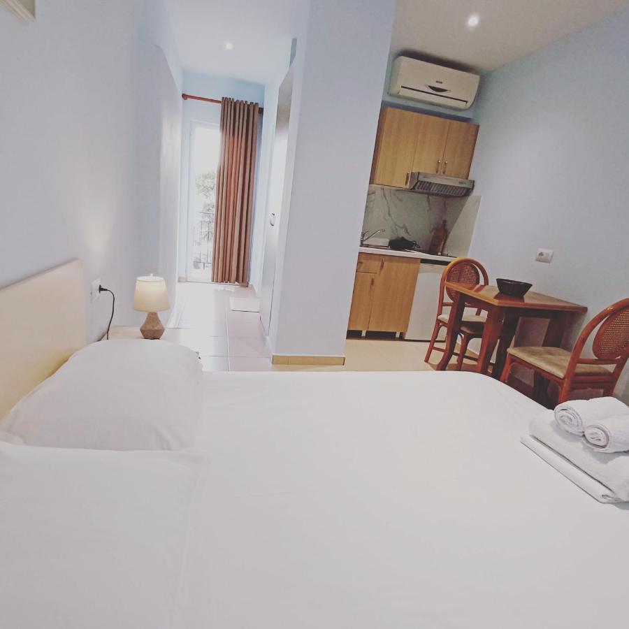 Arileo Hotel Himare Buitenkant foto