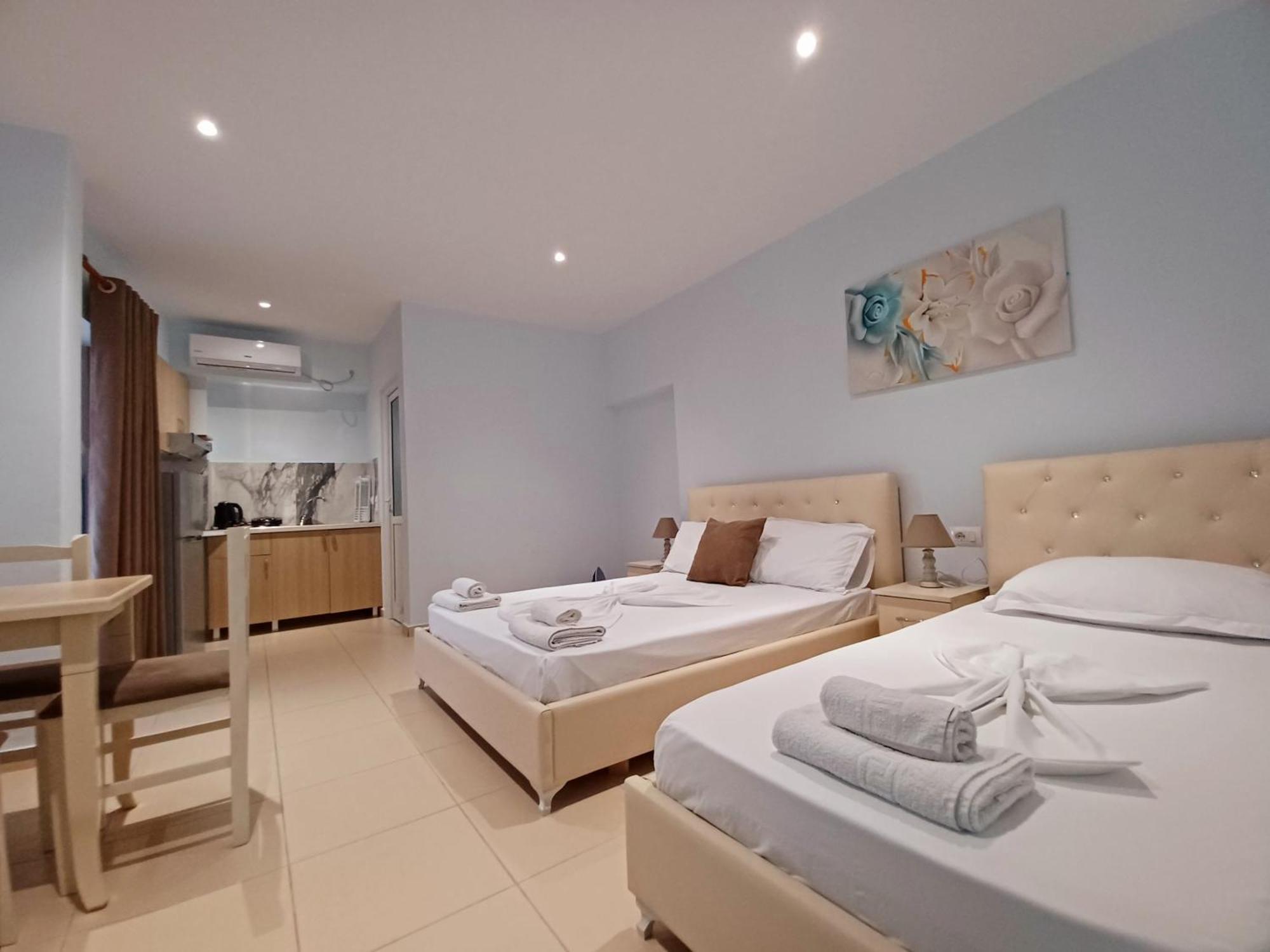 Arileo Hotel Himare Buitenkant foto