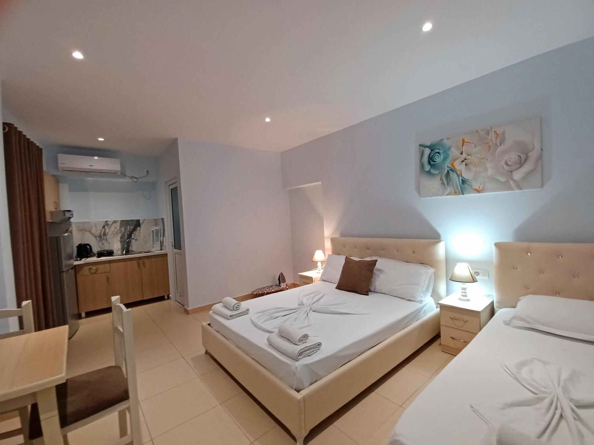 Arileo Hotel Himare Buitenkant foto