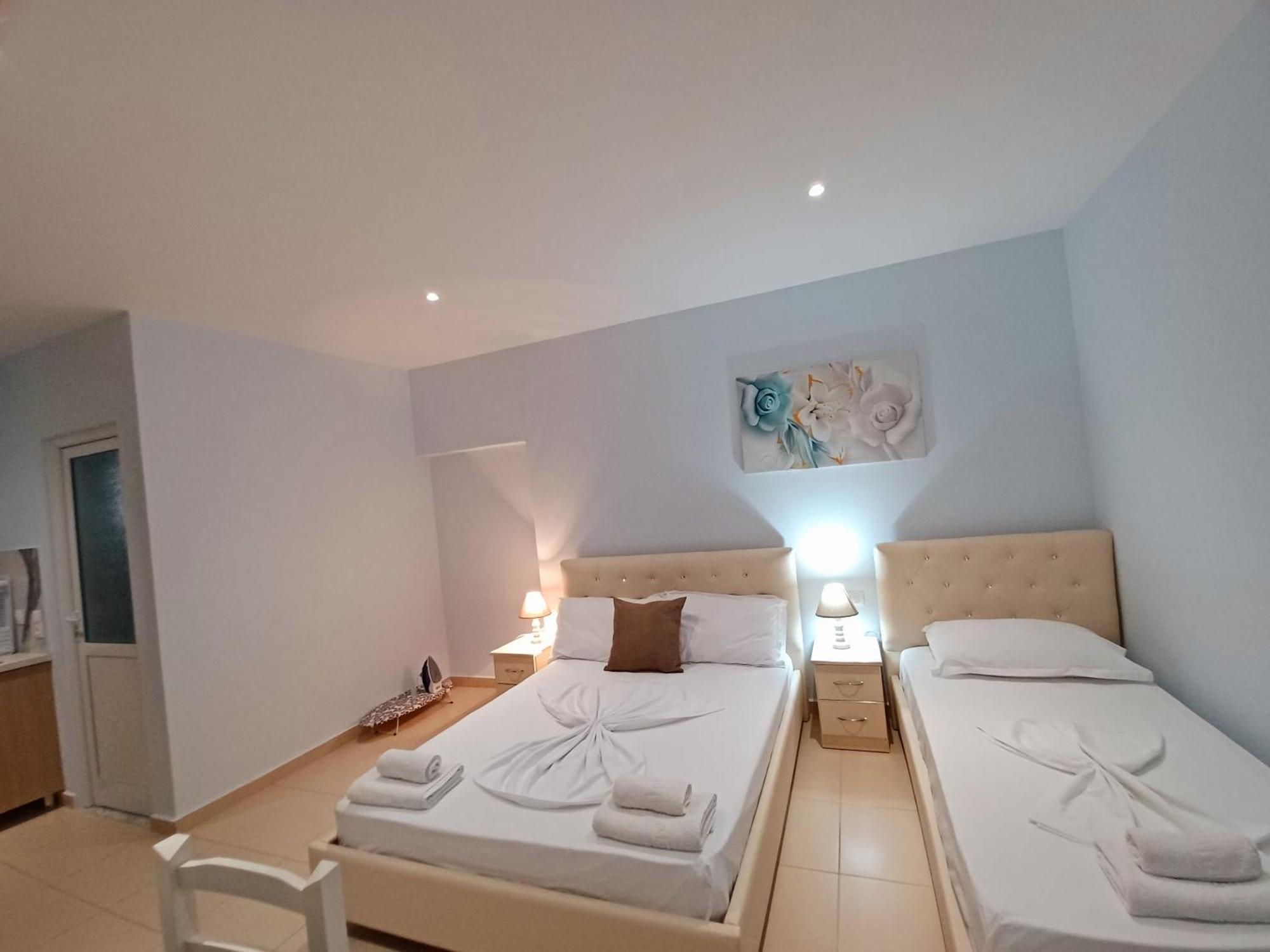 Arileo Hotel Himare Buitenkant foto