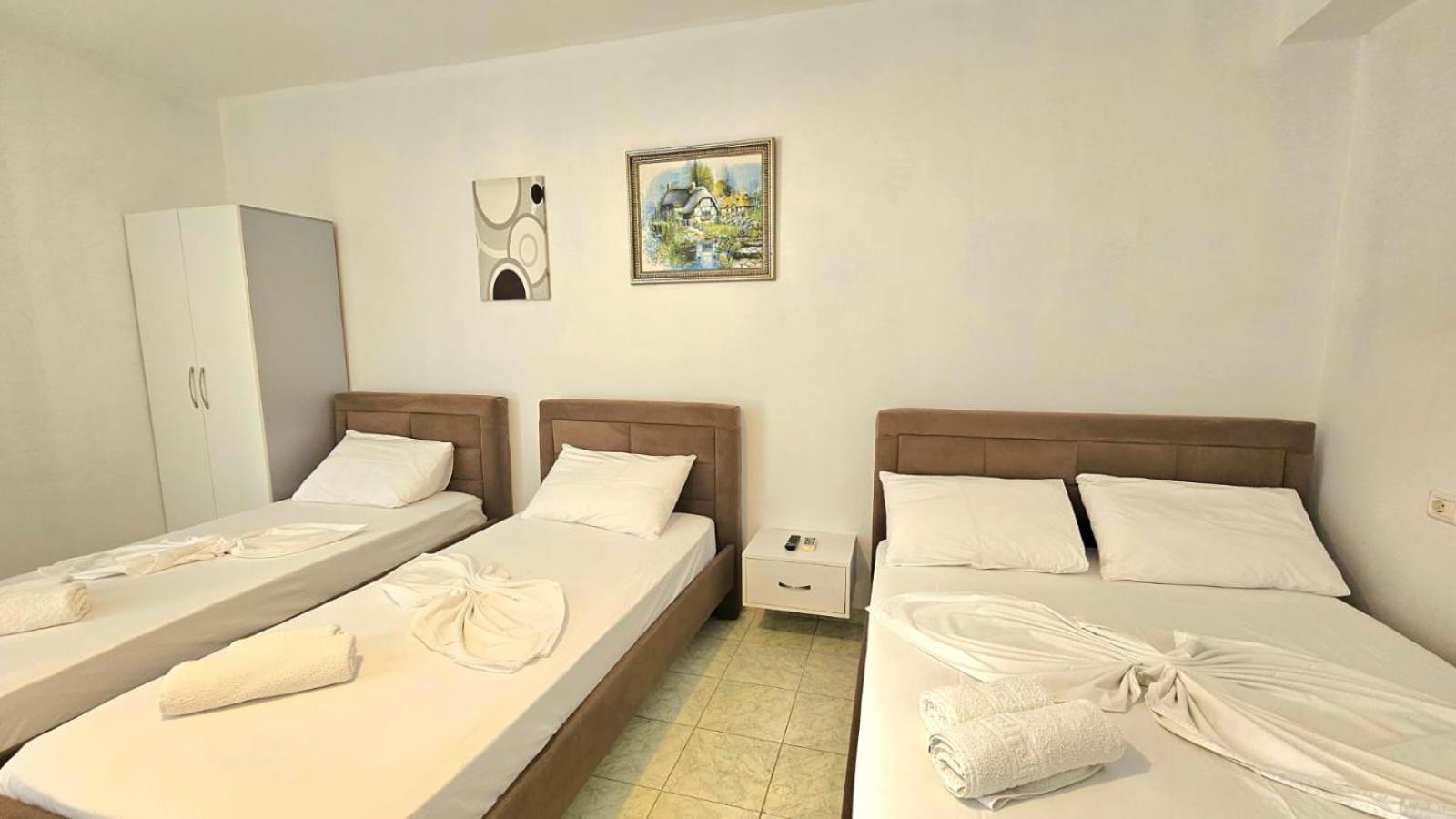 Arileo Hotel Himare Buitenkant foto