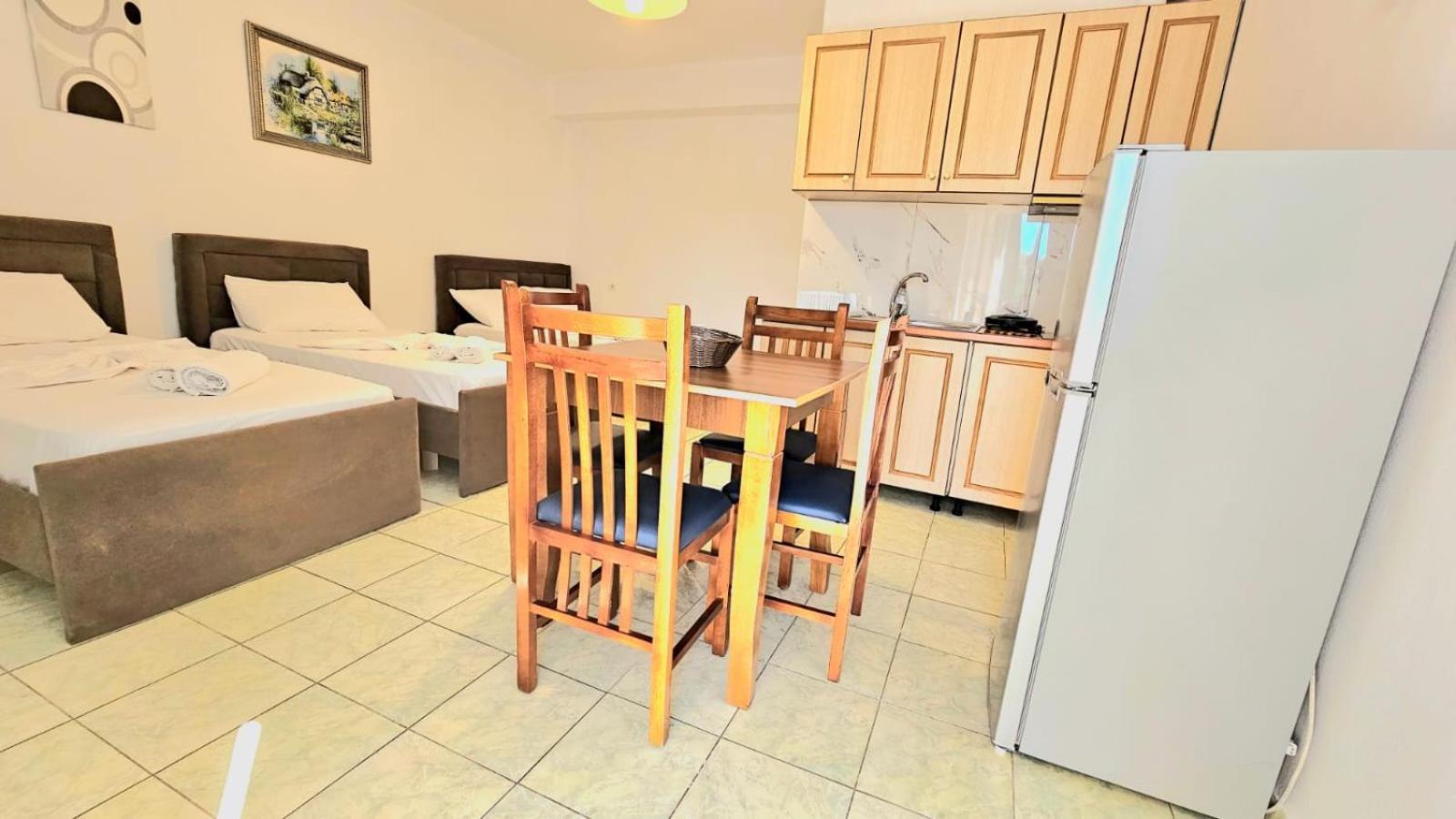 Arileo Hotel Himare Buitenkant foto