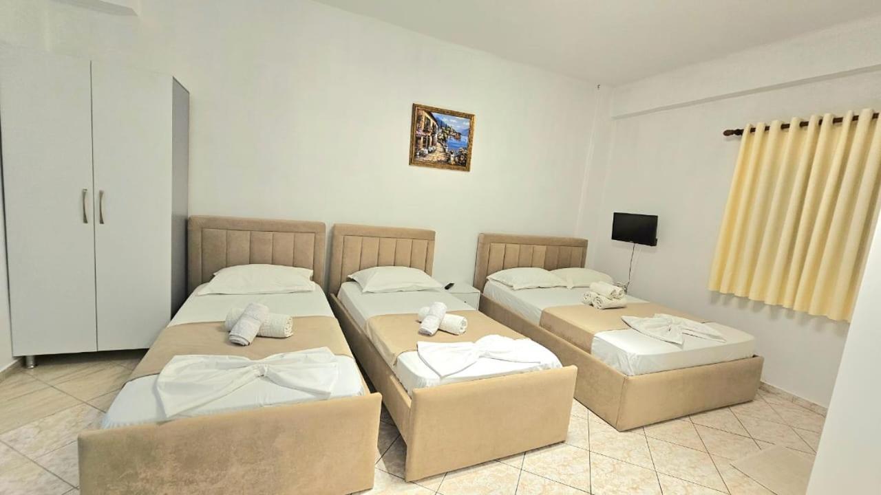 Arileo Hotel Himare Buitenkant foto