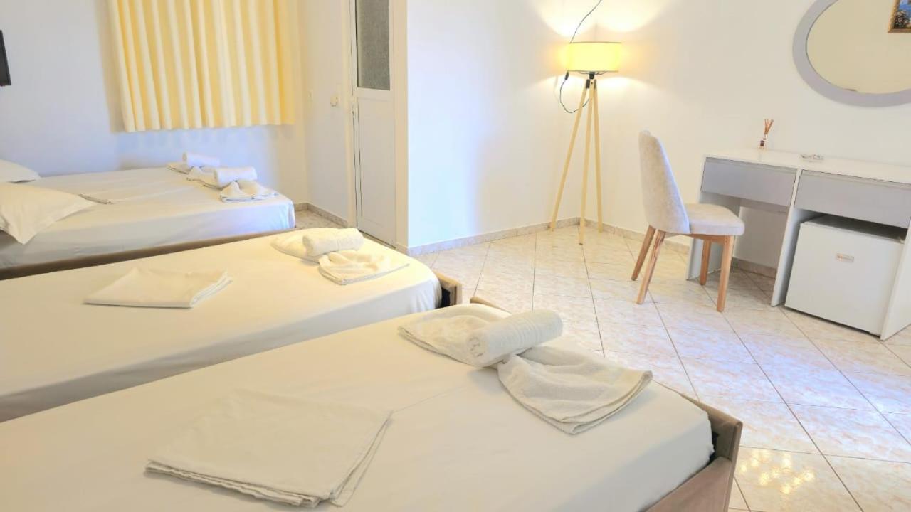 Arileo Hotel Himare Buitenkant foto