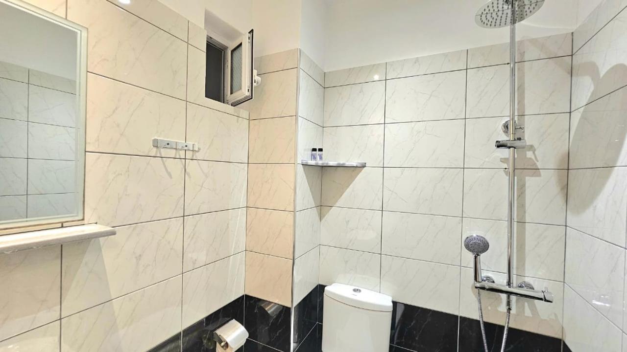 Arileo Hotel Himare Buitenkant foto