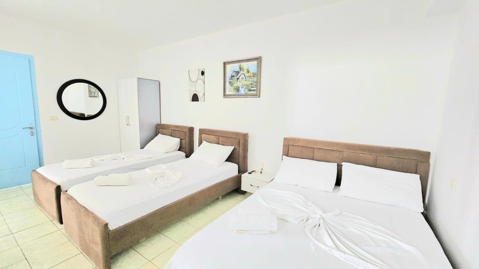 Arileo Hotel Himare Buitenkant foto