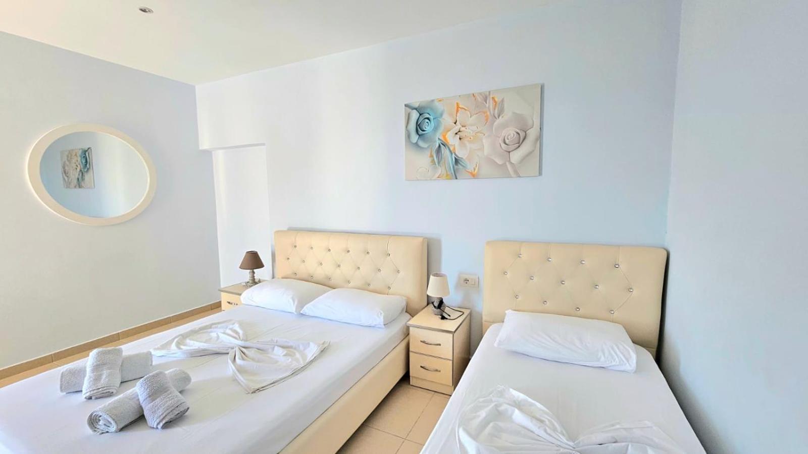 Arileo Hotel Himare Buitenkant foto