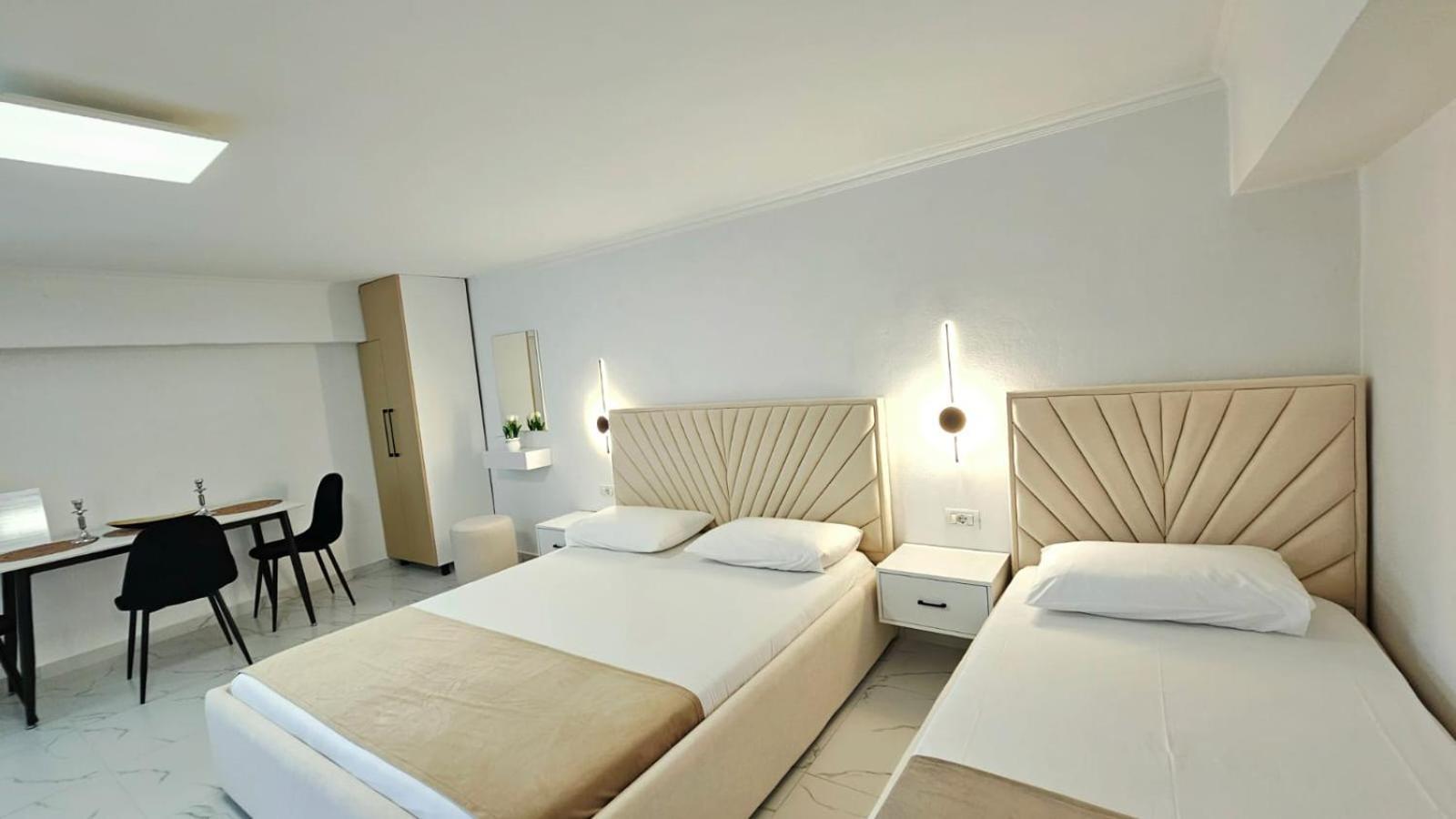 Arileo Hotel Himare Buitenkant foto