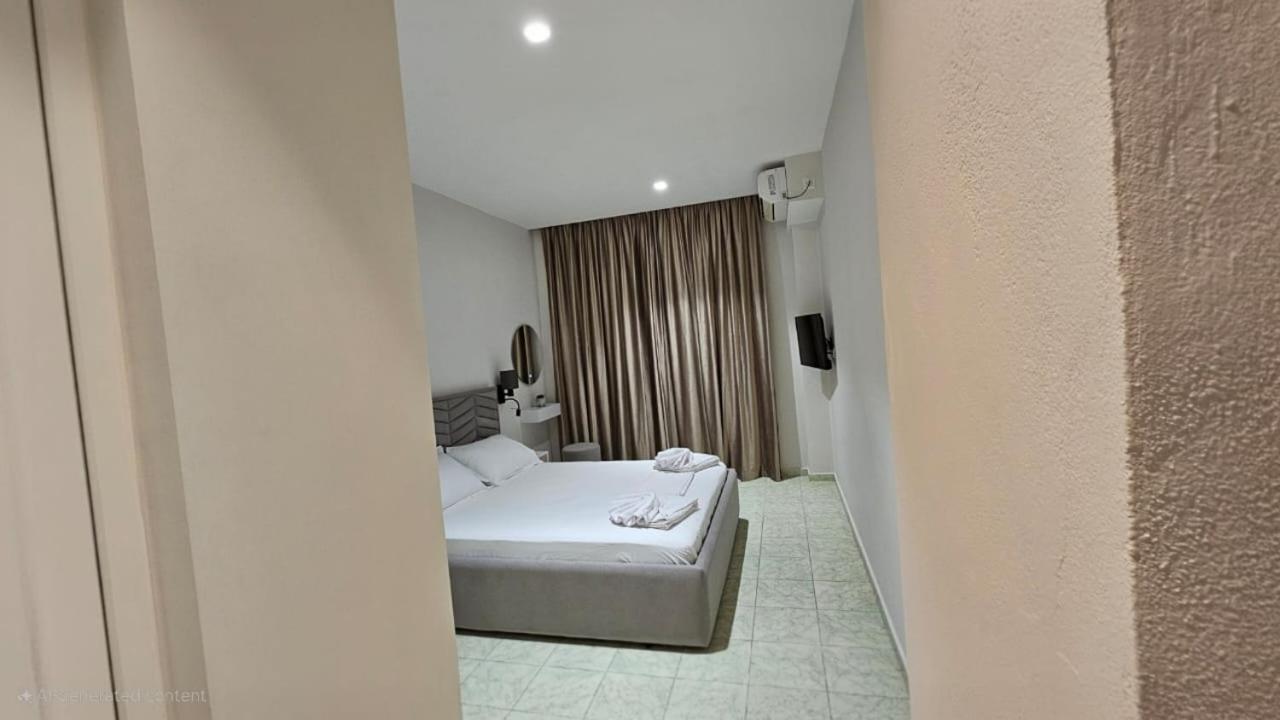 Arileo Hotel Himare Buitenkant foto