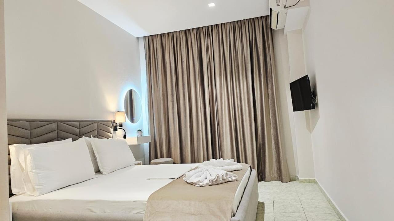 Arileo Hotel Himare Buitenkant foto